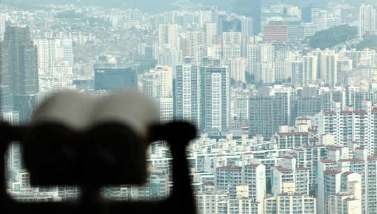 서울 영등포구 63스퀘어에서 바라본 서울 시내 아파트 단지. <연합뉴스>
